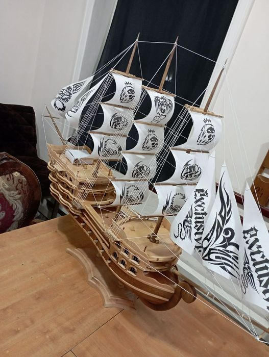 Корабль. Ручной работы из дерева