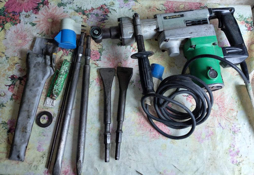 Ciocan demolitor picamer Hitachi