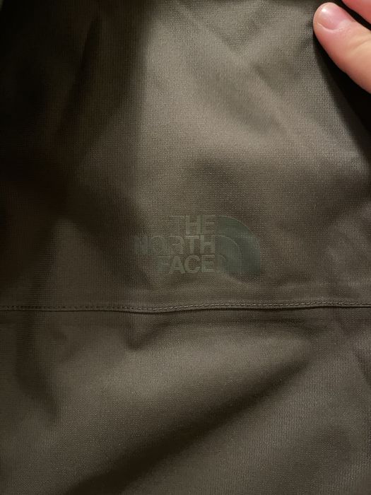 The North Face – geacă nouă, material exclusiv