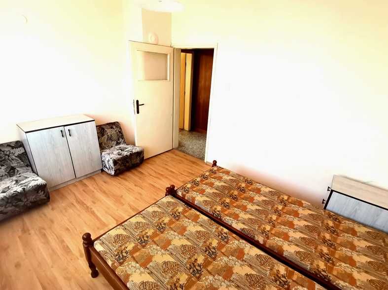 Дава се под наем Тристаен апартамент в Бургас, Център - 80 кв.м за 331.5 € - Снимка #2