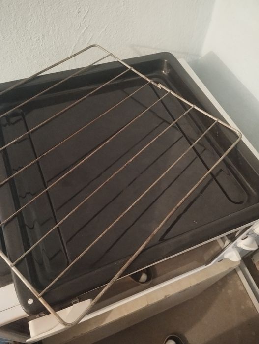 Itimat mikrotoʻlqinli pech. Hamma joyi ideal. Narxni kelishtirib beril