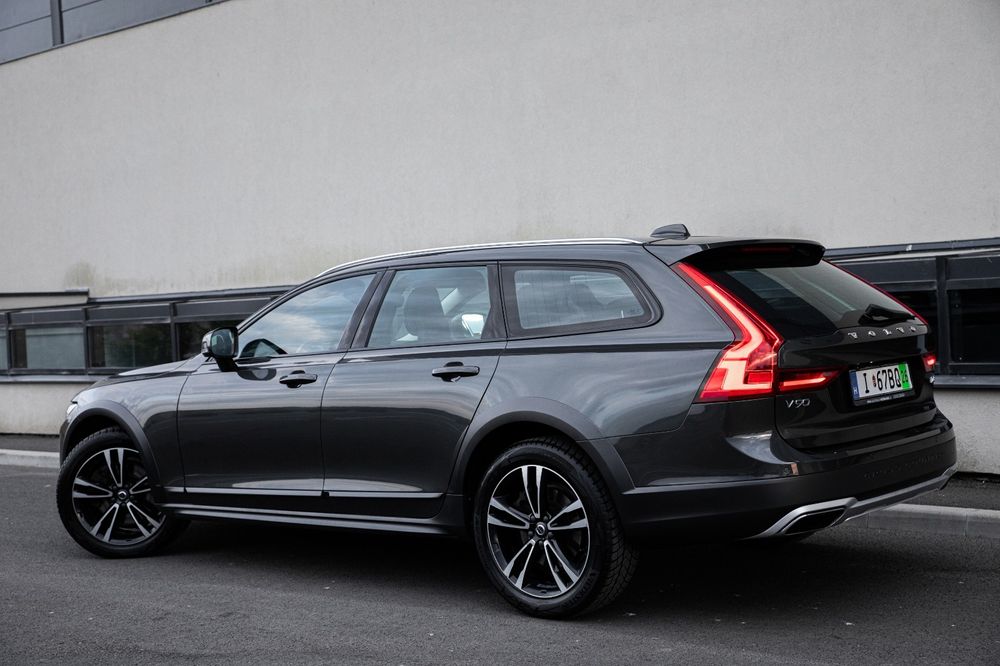 Volvo v90 cross country