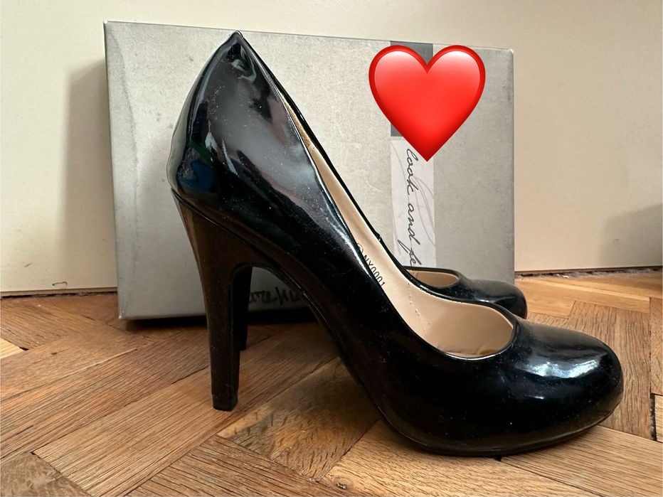 Черни лачени обувки на токче