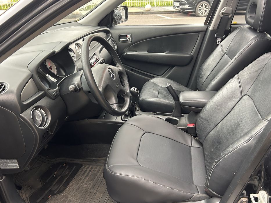 Mitsubishi Outlander 2004 2.0 L benzina 4x4 piele panoramic vari +/-