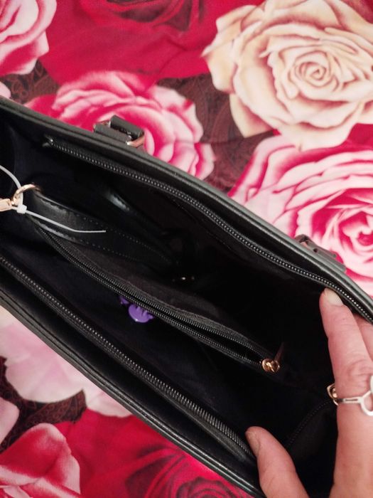 Дамска черна чанта