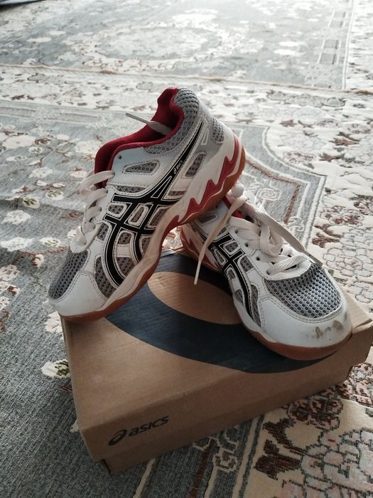 Кроссовки от Asics