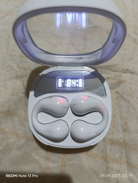 Продаю срочно наушники  еще новые не пользовались