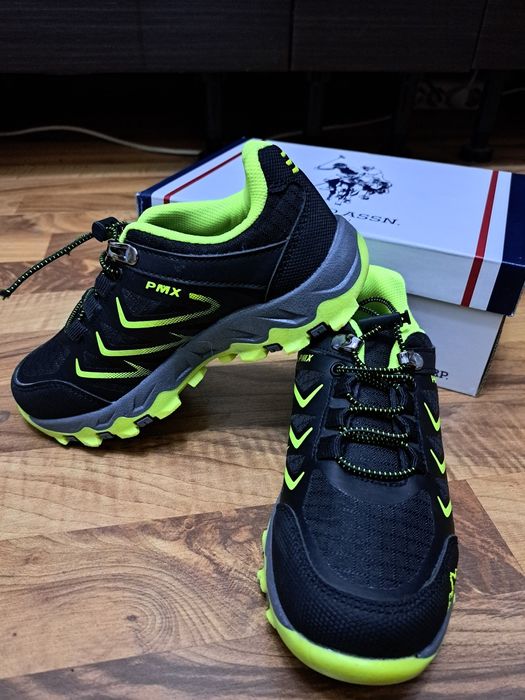 Кроссовки осенние