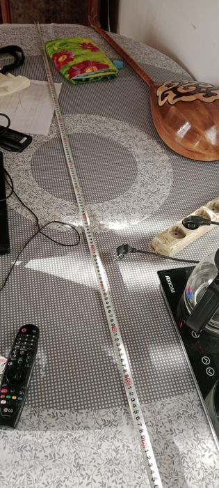 Продам стол и стулья для гостиной