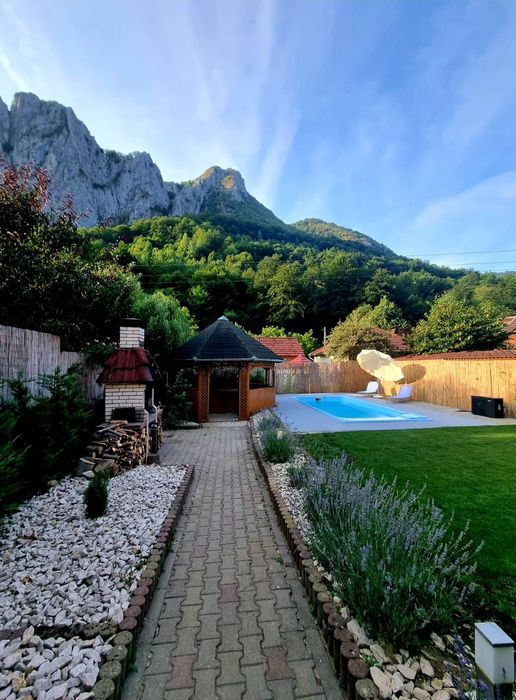 Casa de Vanzare ( casă de vacanța sau pensiune)