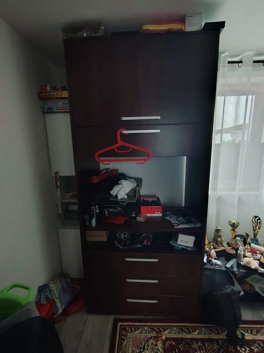 Vand Dressing si un dulap cu sertare