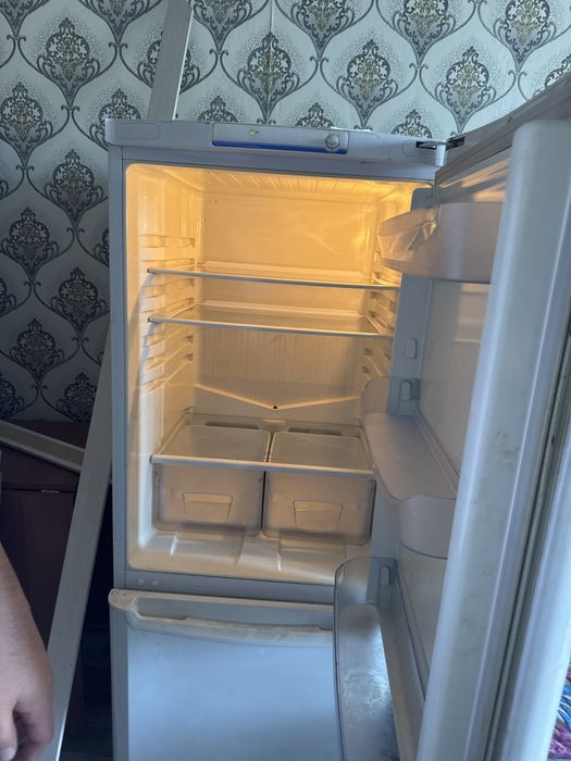 продам слабо работающий холодильник