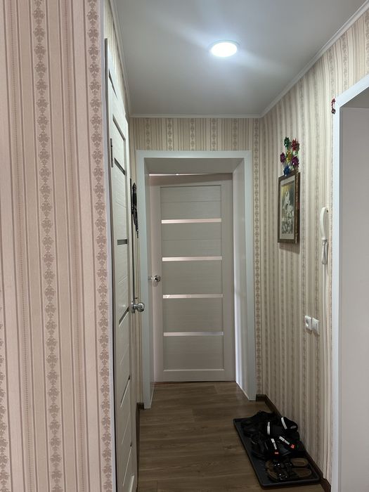 Продам  двух комнатную квартиру.