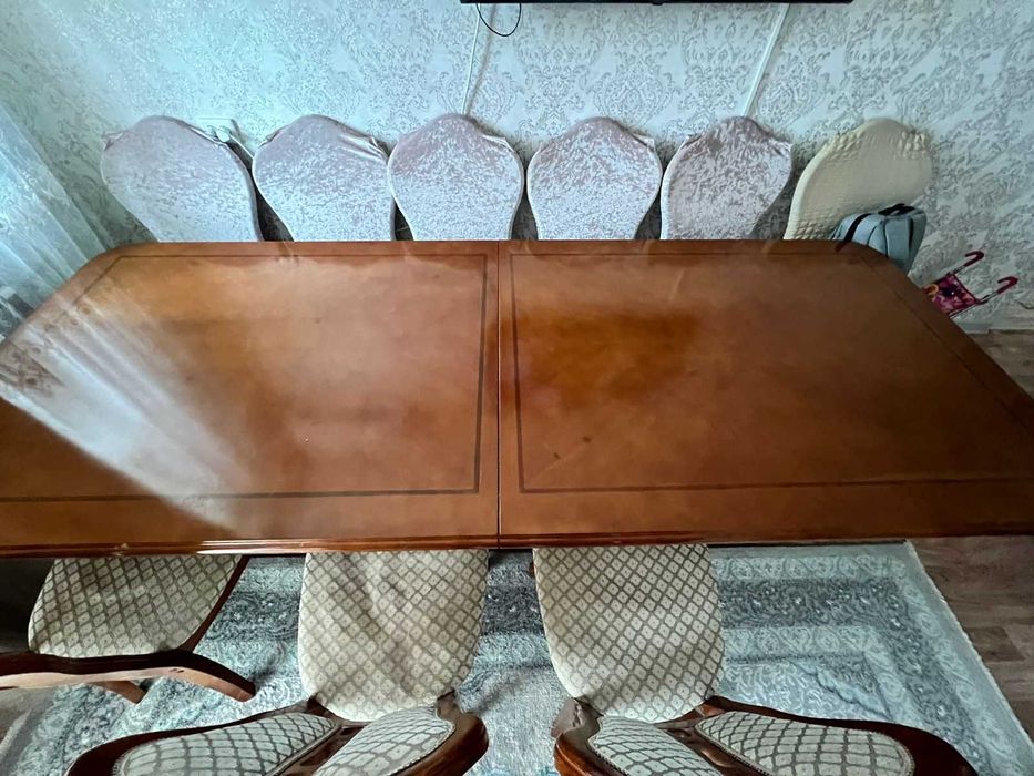 Стол со стульями