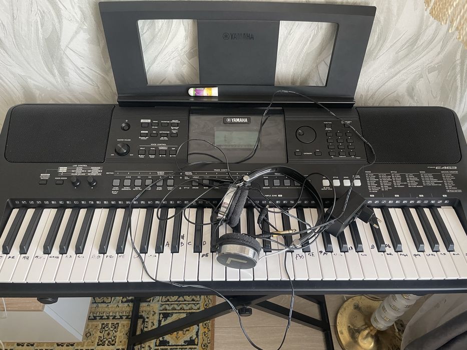 Продам синтезатор