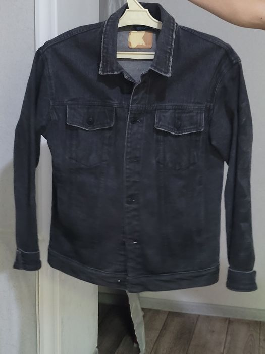 Продаётся мужская джинсовая куртка
