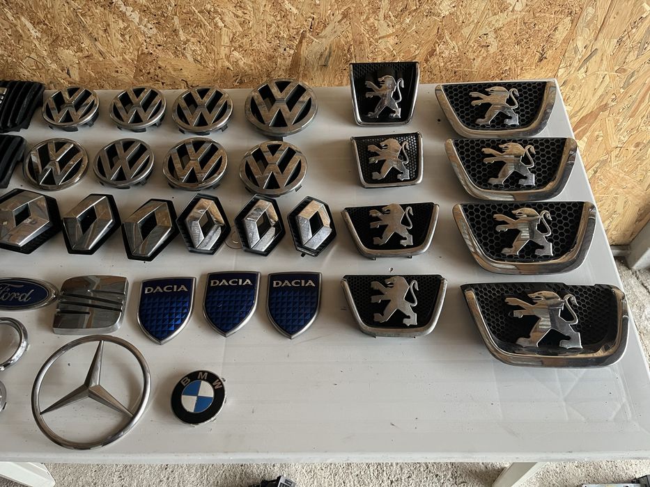 Emblema Logo peugeot /Mazda/ Renault /Dacia / Audi a4 / Seat/ Golf V/ clio/ mercedes/ volkswagen