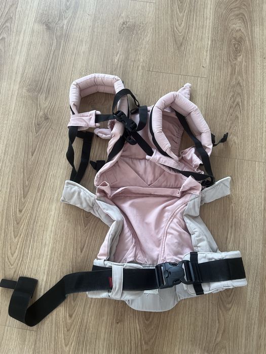 Sistem purtare Manduca