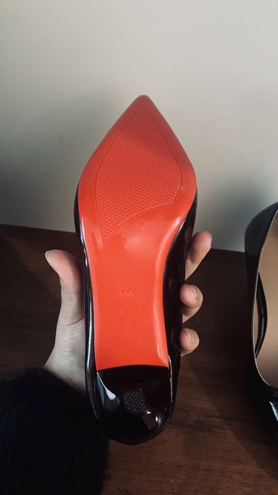 Продам женские туфли