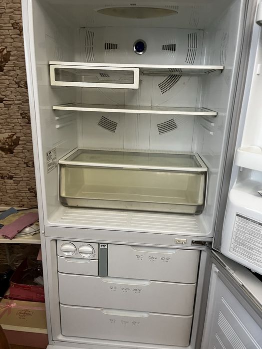 Холодильник Samsung