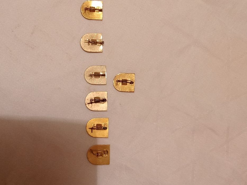 Продам значки ..