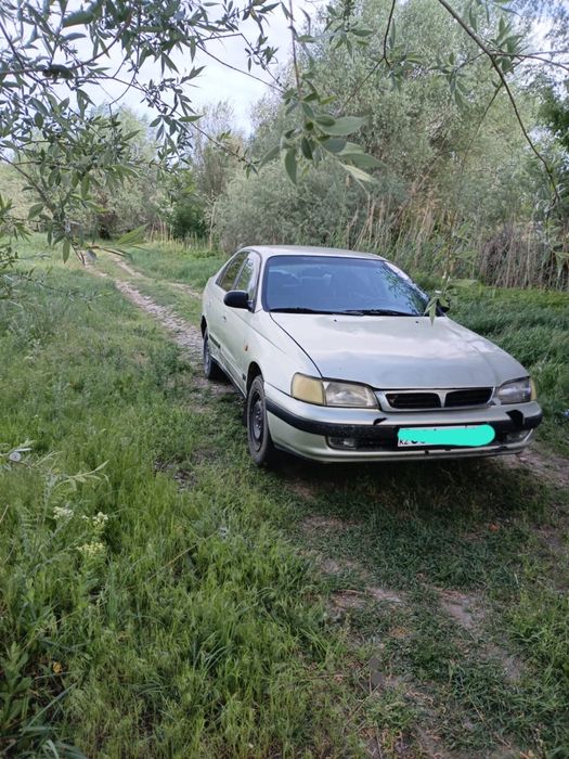 Продам машина КАРИНА Е