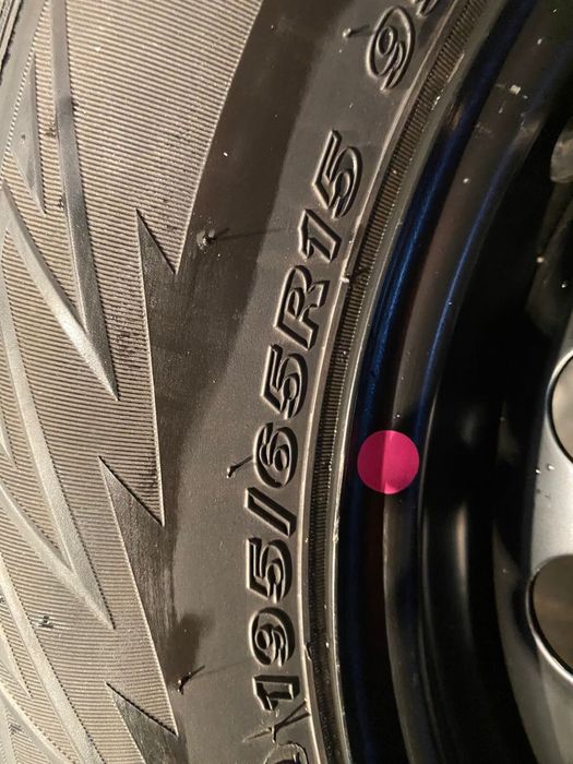 Шины 196/65/15 с диском новым и колпаком