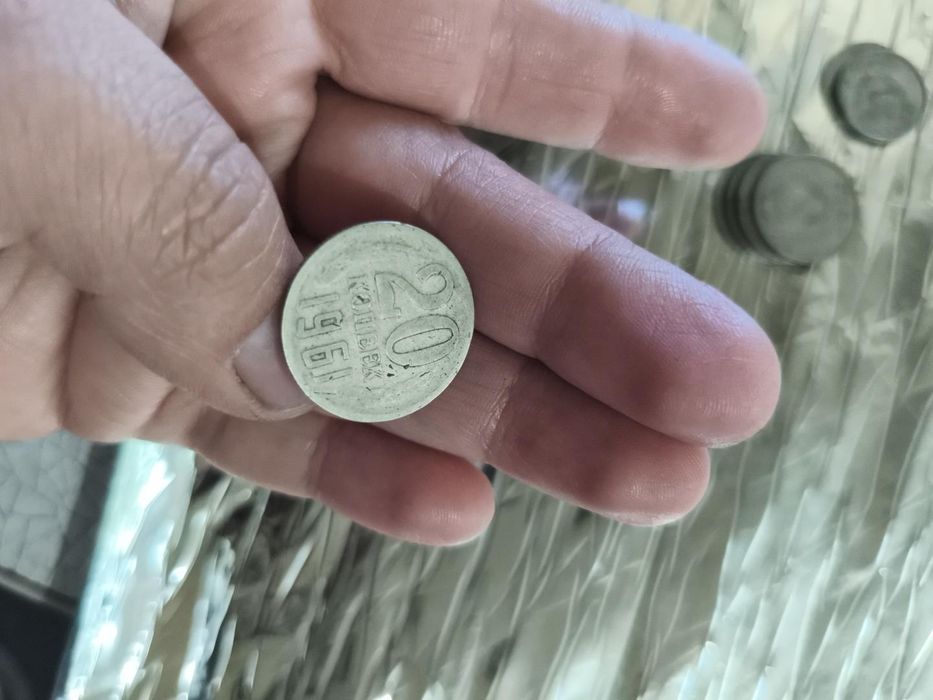 Продам старые монеты
