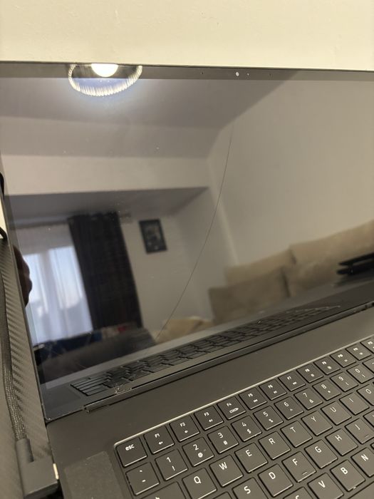 Laptop Razer 4K, i7 Gen8, RTX 2070 Max