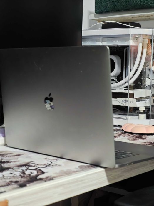 MacBook Pro 15 2018, 32ram, i7, 512gb, touchbar, Radeon Pro 555x, retina, laptop apple