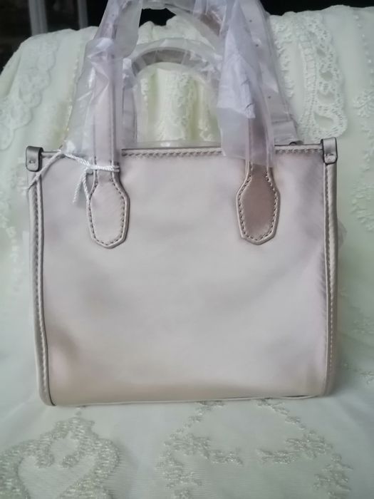 Чанта GUESS. Нова.