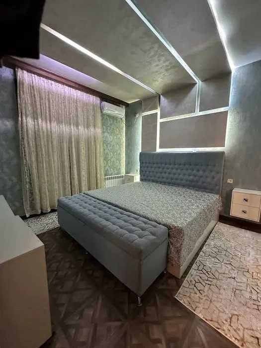 ЖК Амир Темур! Напротив Алайского! Сдается Квартира 3комн 120квадрат!