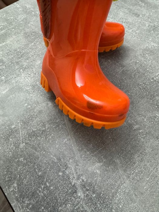 Продам детские резиновые сапоги