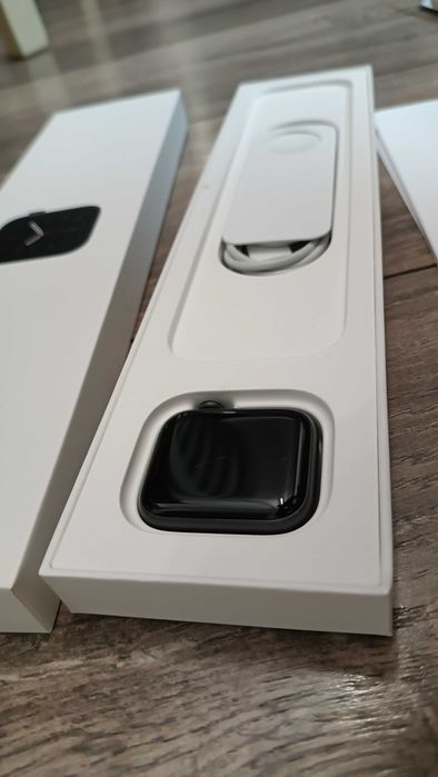 Apple Watch  SE  40mm            .