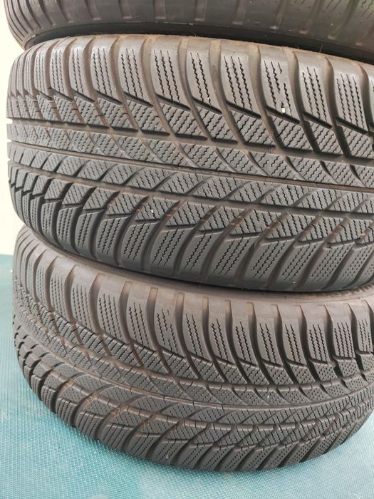 4 бр зимни 225/45/18 Bridgestone 23г
