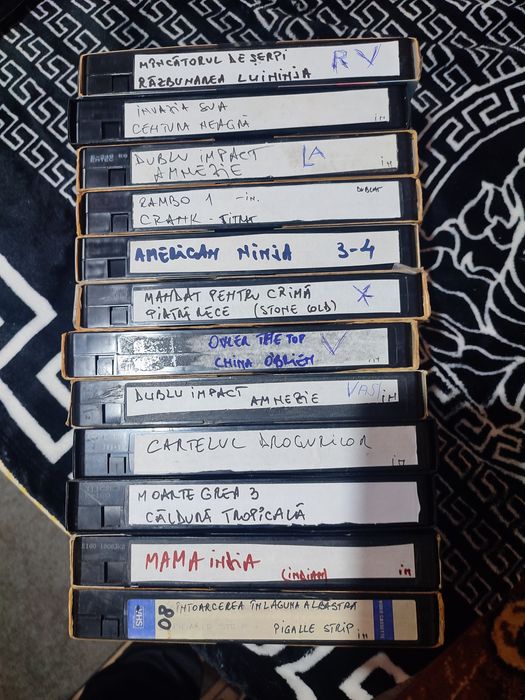 vând casete 10 Ron bucată