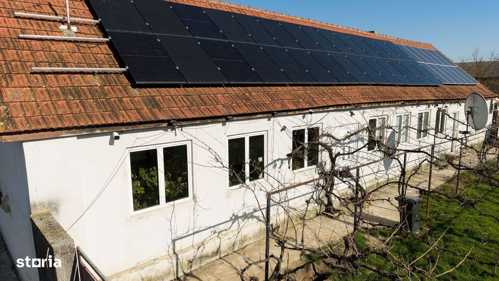 Casă  Sântana cu 3 camere și panouri fotovoltaice