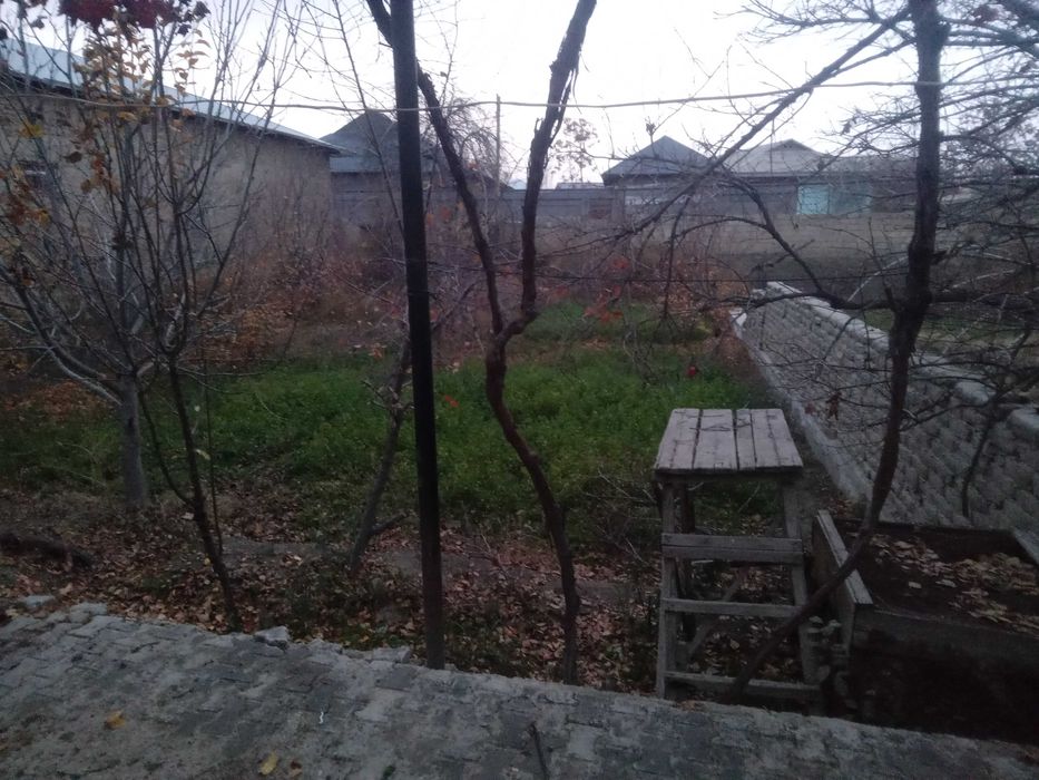 Karmana tumani Kalovot maxallasidan 14 Sotixlik Hovli sotiladi. 11xona