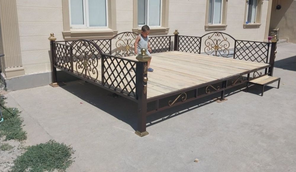 Топчан сәкі.      .