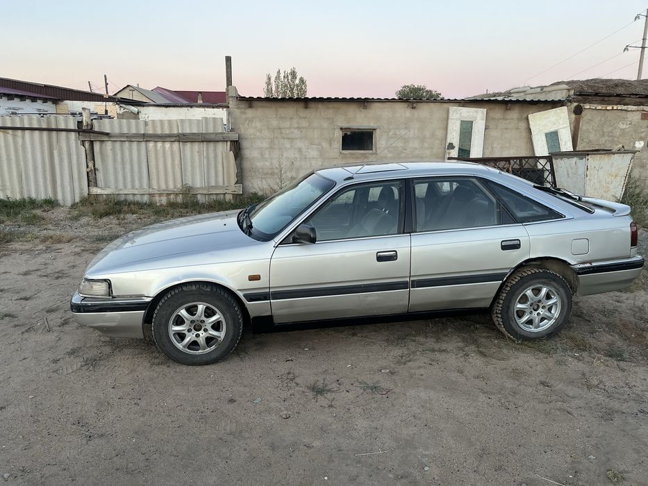Mazda 626  на бодром ходу