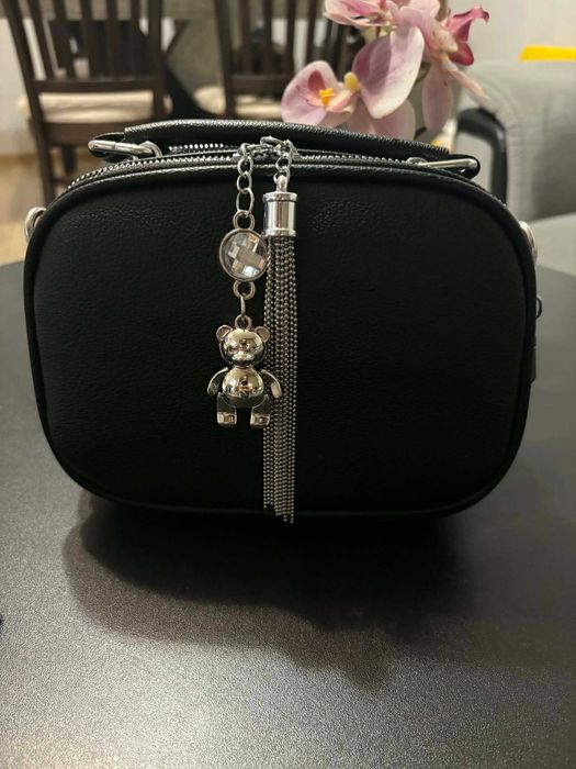 Дамска черна кожена чанта