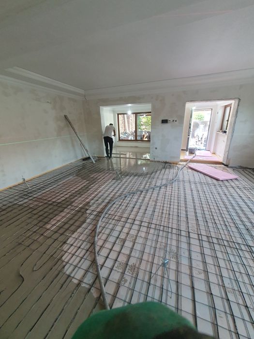 Sapa fluida de ipsos peste încălzire în pardoseala