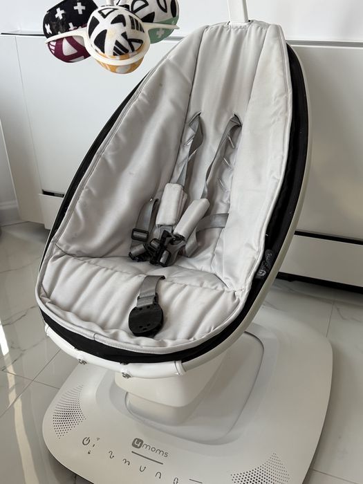 Бебешката люлка MamaRoo 4moms