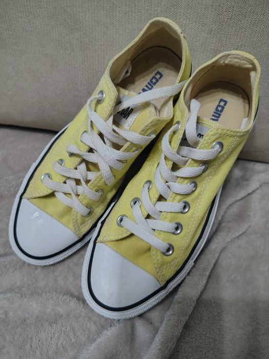 Vând Converse dame