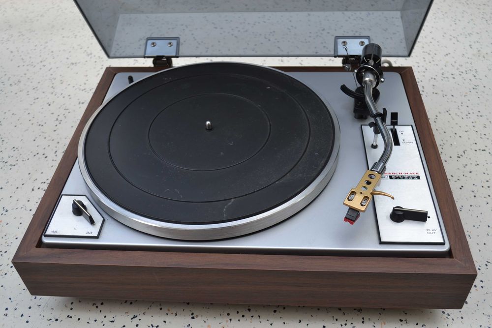 Pick up Pioneer Monarch T 700 A