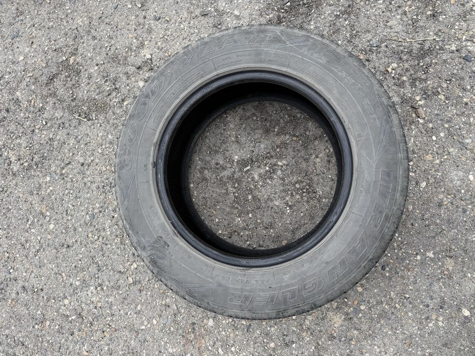 235/65/17 Шины Goood year Wrangler
