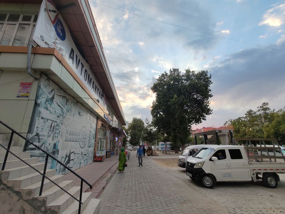 Первая линия 500 м.кв.Юнусабад 2й квартал, напротив ресторана Шохсарой