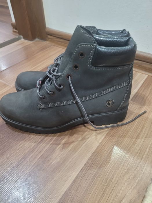 Vând ghete Timberland