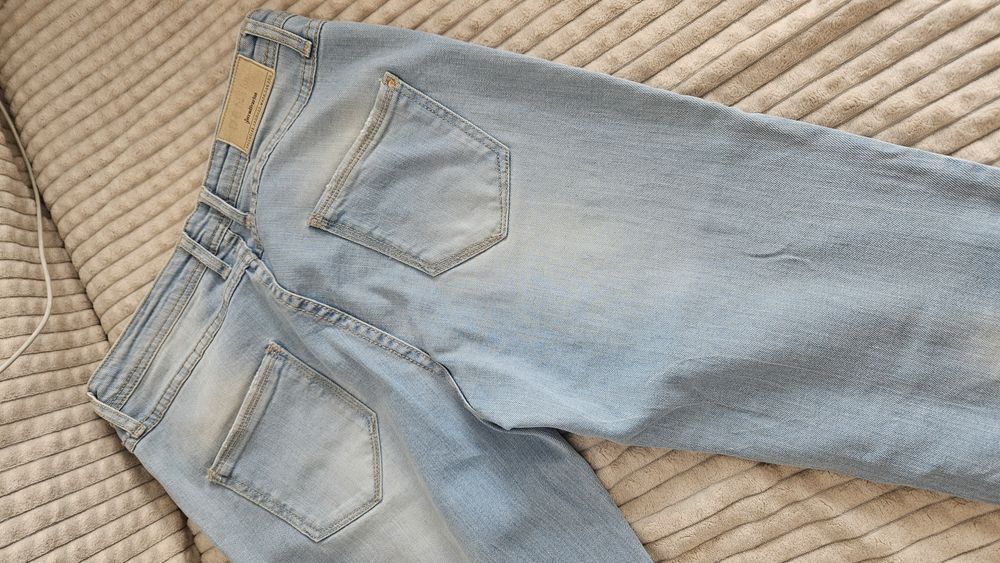 Blugi Stradivarius mărimea 34