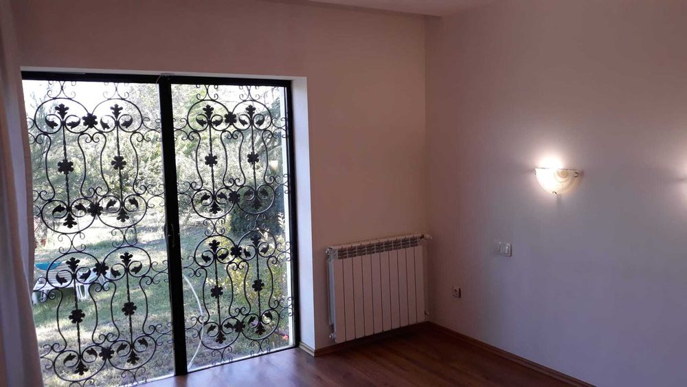 Сграда 90кв.м с Акт.16, с ток и вода в зем. парцел 4,5дка до регулация